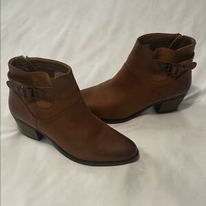 Earth Shoes Havane Brown Leather Ankle Boots (Wide)
